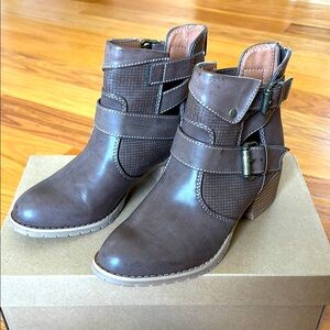 Euro Soft Maureen Bootie, Women's Size 6.5 M, Brown